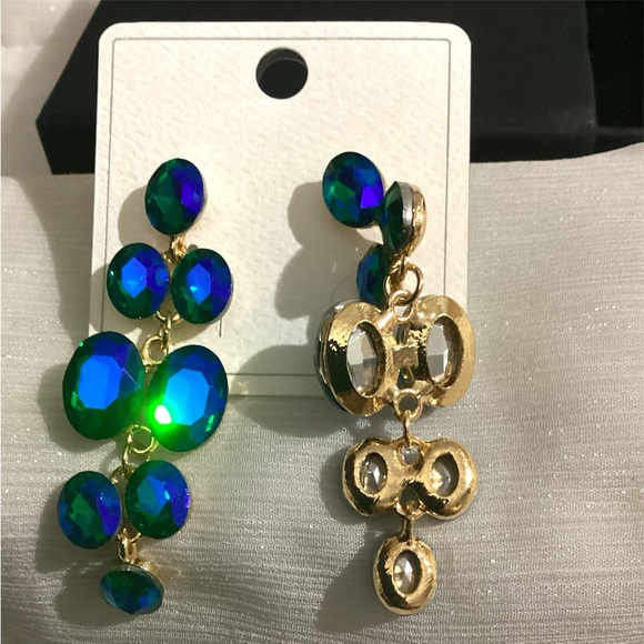 💋Beautiful GoldTone Iridescent Blue&greem Round Crystal tiered drop Earrings - Picture 5 of 9